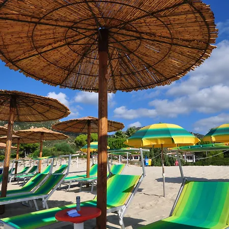 ホテル Su Giganti 3*