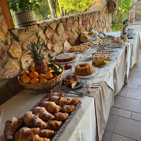 Su Giganti Ξενοδοχείο 3*