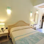 Su Giganti Hotell 3*